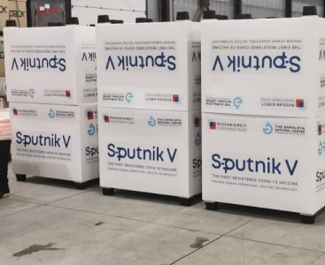 Белые коробки с вакциной от COVID-19 "Спутник V". Biocard - перевозки термозависимых грузов с температурным режимом по РФ 