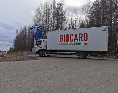 Белая фура Biocard доставляет груз по России. Biocard - перевозки термозависимых грузов с температурным режимом по РФ 